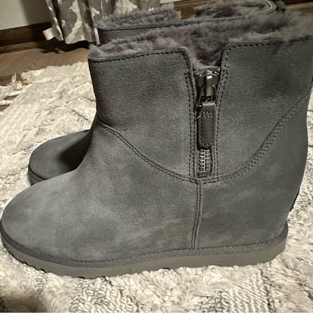 Ugg Classic Femme Zip Mini, Size 9, smoke free home. No stains or watermarks.